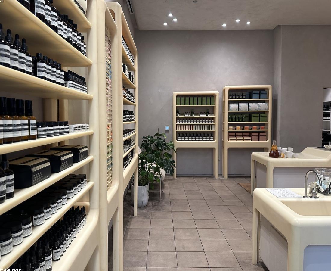 Maren Cosmetic Studio facial treatment room